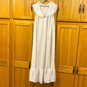 Komar Vintage Long Nightgown Nightdress.  Large